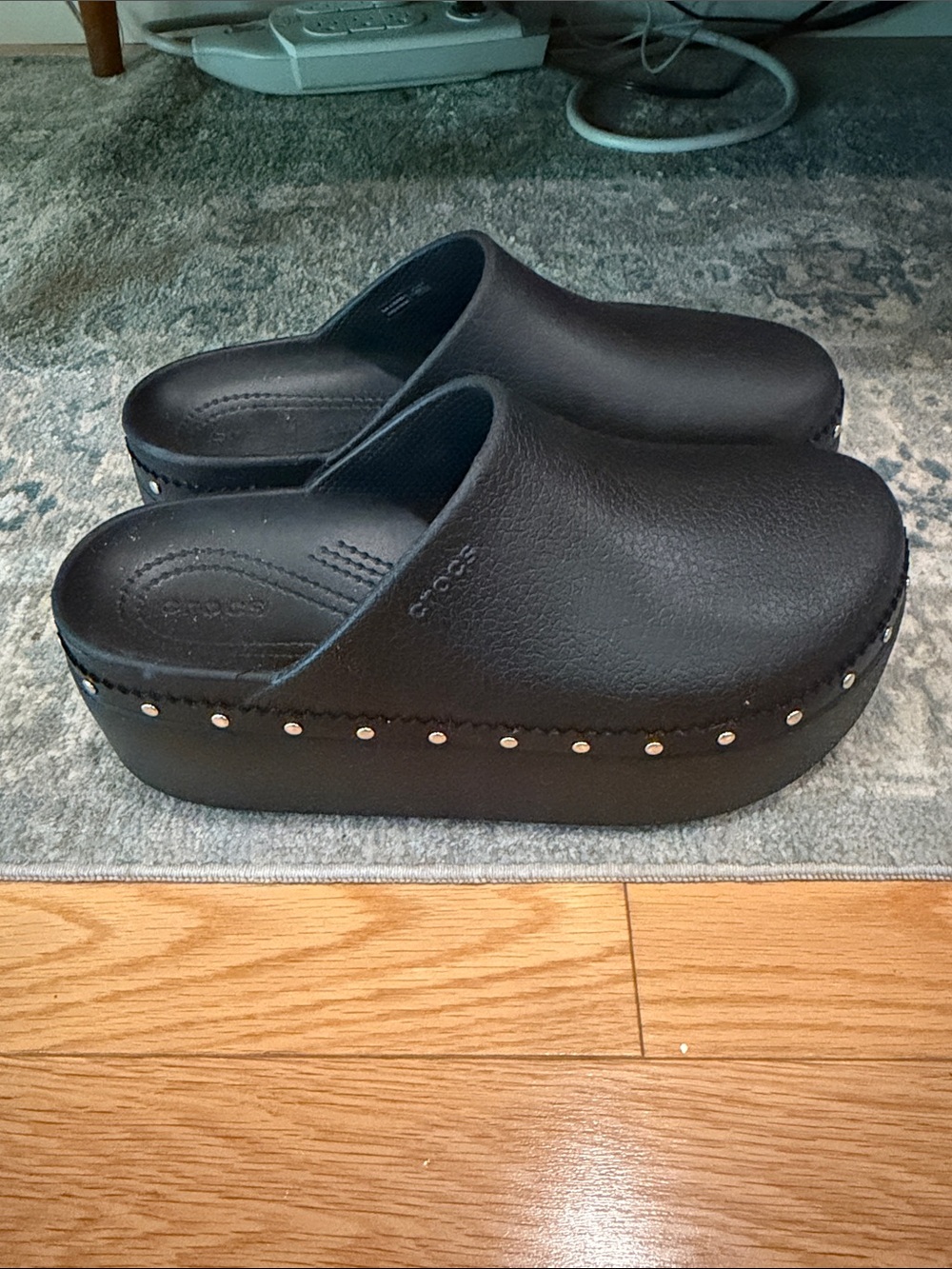 CROCS Studded Dylan Platform Clogs - Black/Silver - Women’s Size 9 - Picture 4 of 7